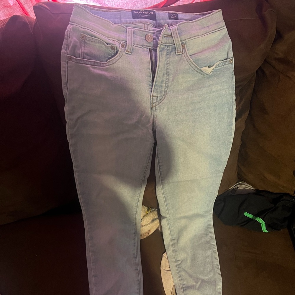 Lucky Jeans 2/26